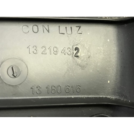 Накладка порога правая Opel Corsa D HB 5дв. 2006-2014 13219432